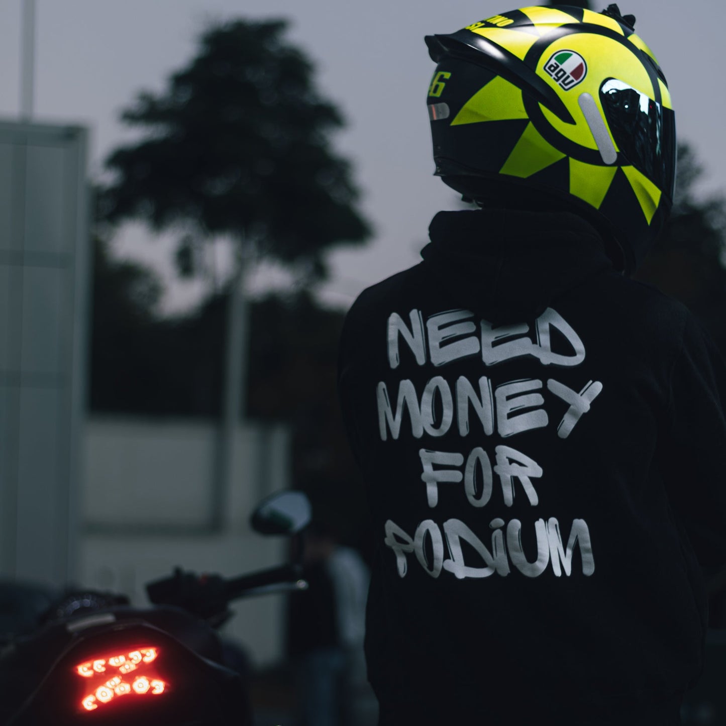 Moletom "NEED MONEY FOR PODIUM"